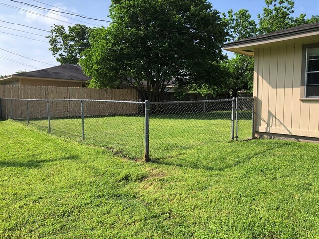 Building Photo - 3612MN