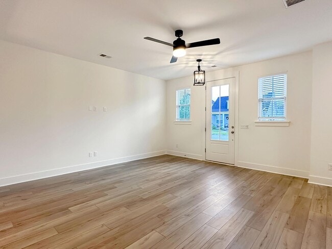 Building Photo - 250 Symphony Ave