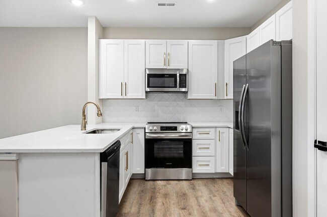 Building Photo - Luxury New 3BR Townhomes | Garage + Pool |...