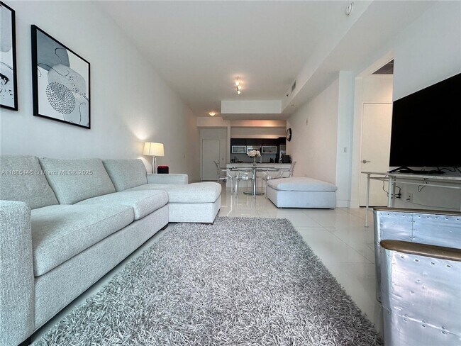 Building Photo - 950 Brickell Bay Dr