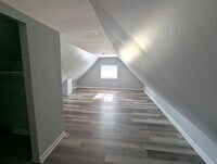 Building Photo - Beautifully renovated 3 bedroom/1 bath house!