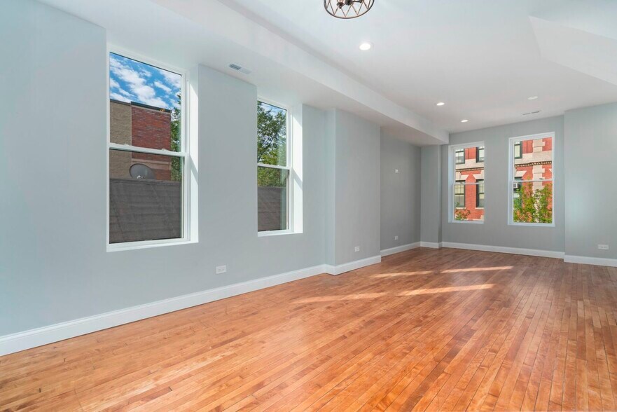 Building Photo - 1645 S Miller St