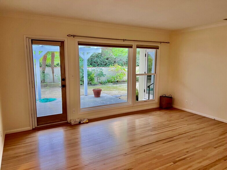 Building Photo - 5518 Riviera Way