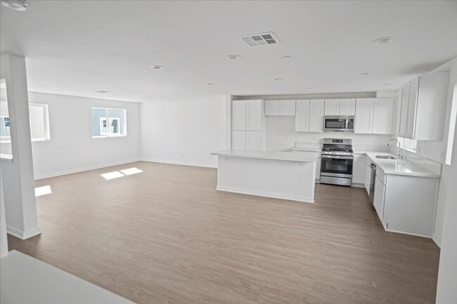 Building Photo - 4-Bedroom Home for Rent – Move-In Ready
