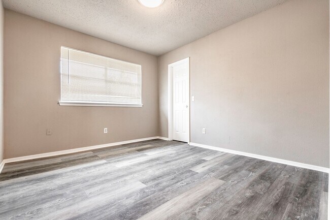 Building Photo - 918 Delmar Cir