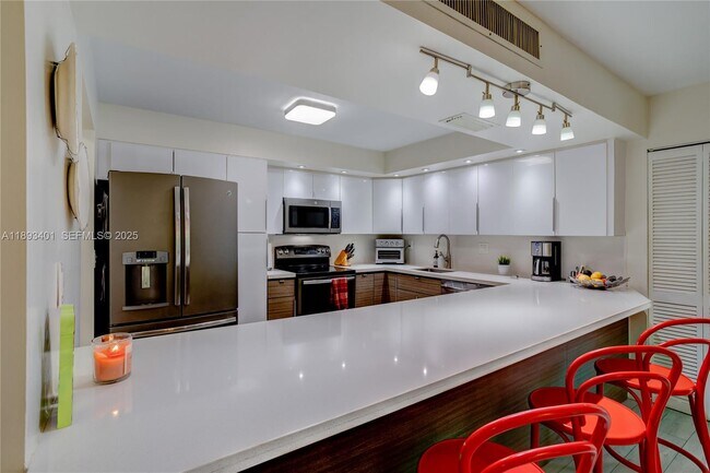 Building Photo - 55 Ocean Ln Dr