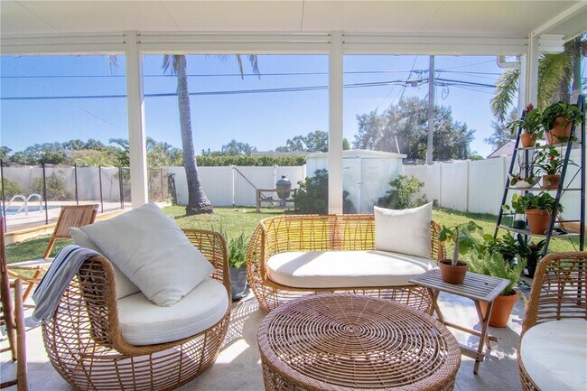 Building Photo - 600 43rd Ave NE