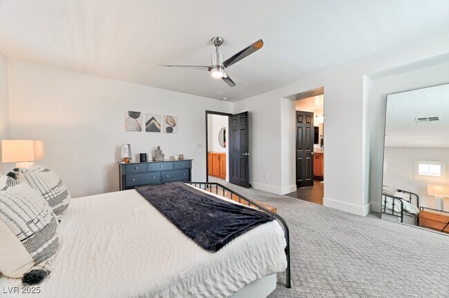 Building Photo - 1041 Chestnut Chase St