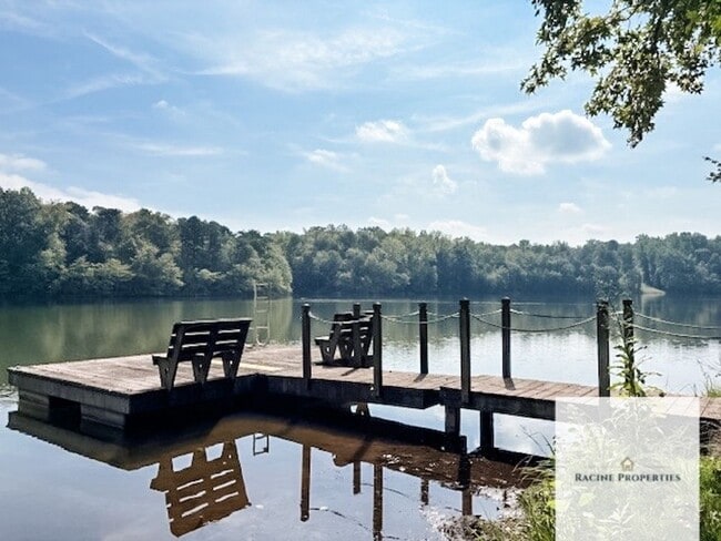 Building Photo - Stunning Lakefront Retreat in Inman, SC