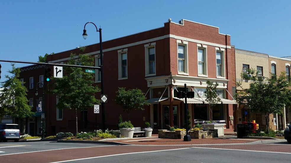 Corner unit at the Intersection of Center and Broad St., In downtown Statesville. - 101 E Broad St