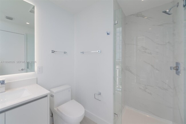 Building Photo - 700 NE 24th St