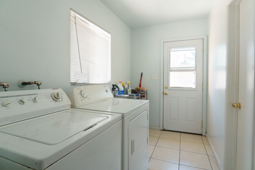 Building Photo - 6331 Connie Dr