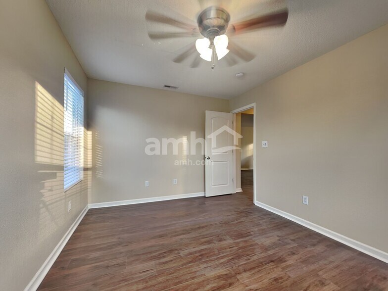 Building Photo - 4291 Raintree Rd
