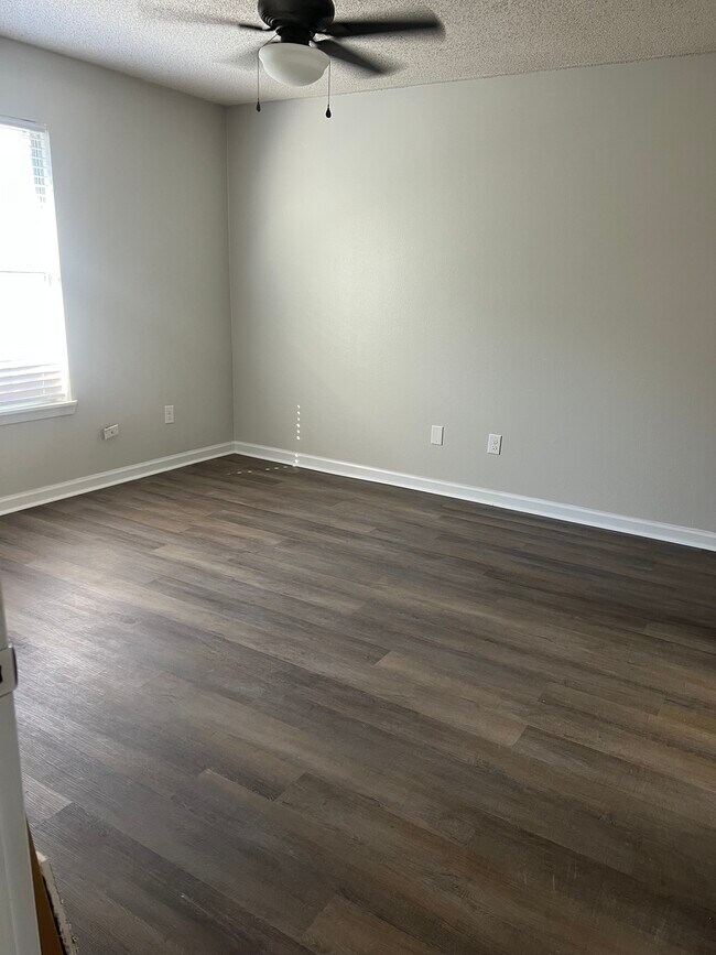 Building Photo - 1942 Baywind Ct