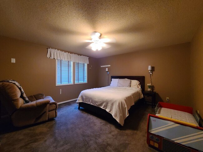 Building Photo - Fully Furnished 3-Bedroom Home – Pet Frien...