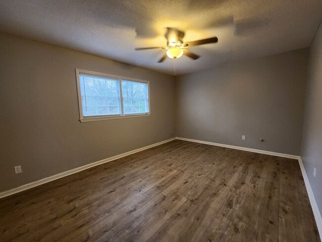 Building Photo - Spacious & Inviting 4-Bedroom Brick Home with Fenced Backyard in Valdosta!