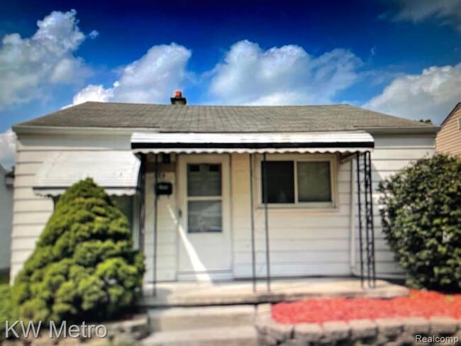Primary Photo - 135 E Hudson Ave