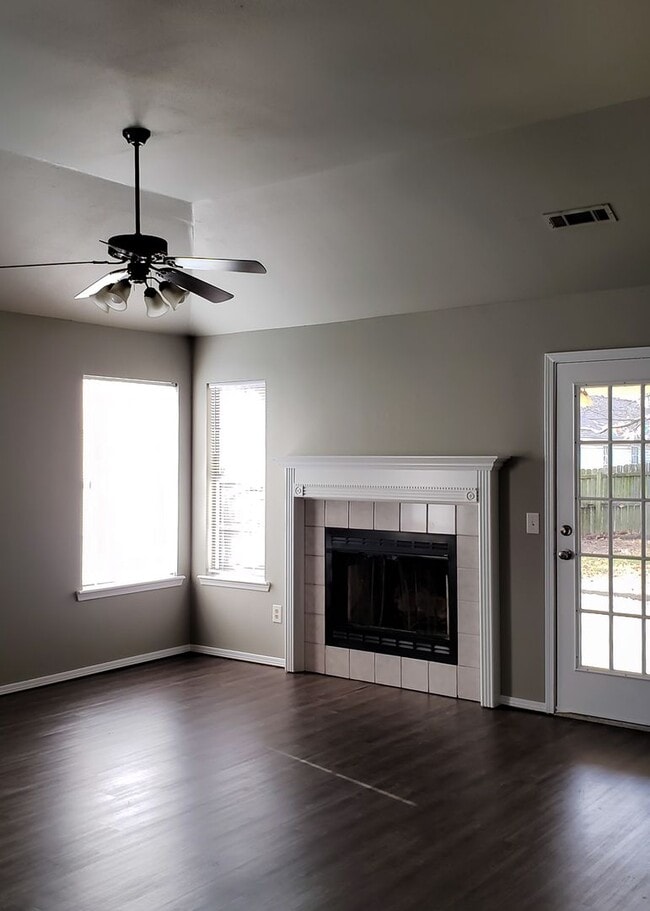 Building Photo - Great 4 Bedroom 2 Bath home and fenced yard!!!