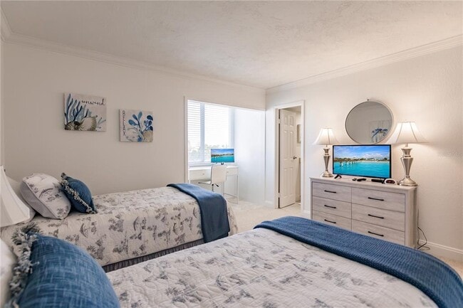 Building Photo - 1055 W Peppertree Dr