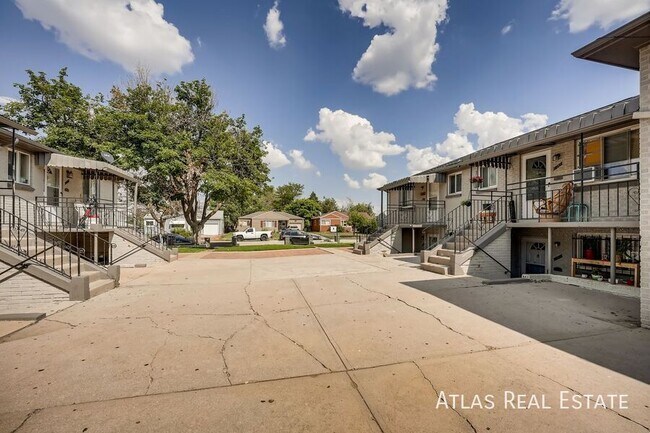 Building Photo - 1391 Lansing St