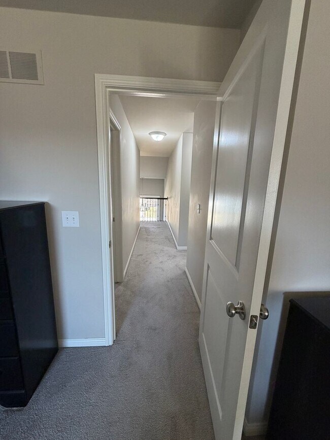 Building Photo - 13776 Grandeur Ave