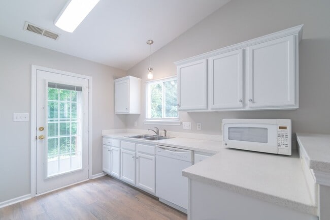 Building Photo - Lovely home in Monroe!