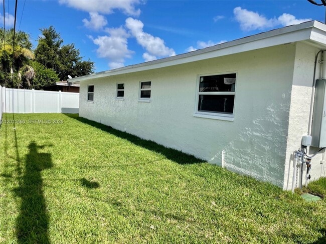 Building Photo - 5719 NW 28th St