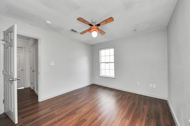 Building Photo - 914 Kress St