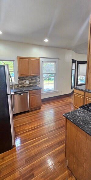 Building Photo - 254 Goffe Terrace