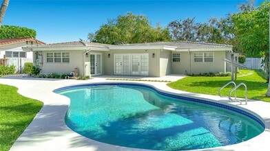 Building Photo - 2533 NE 21st Terrace