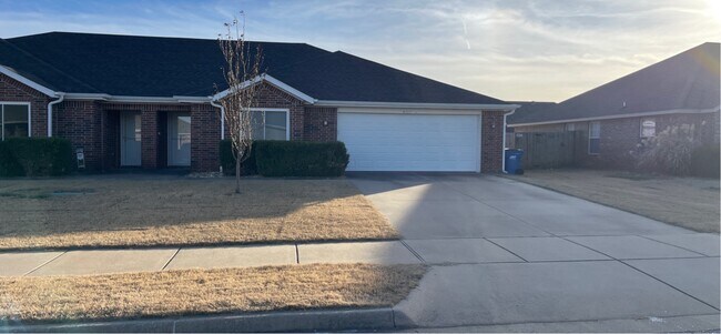 Building Photo - 4107 SW Chapelstone Ave