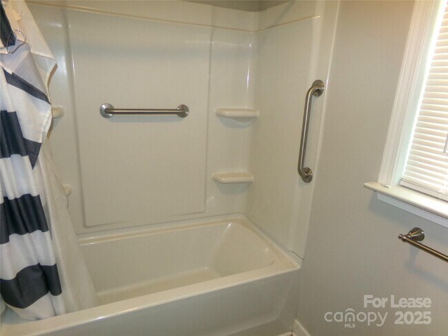 Building Photo - 40119 NC-740