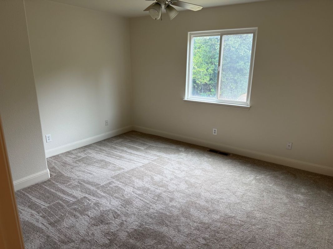 Building Photo - 16656 Pinecrest Ct