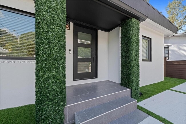 Building Photo - 710 NE 62nd St