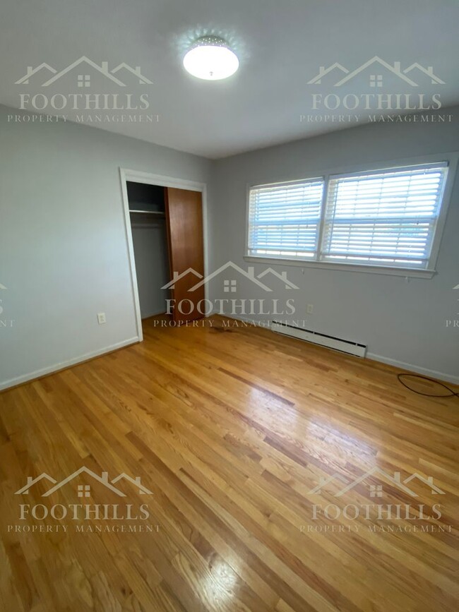 Building Photo - 3 Bedroom Single Family Home Near Downtown...