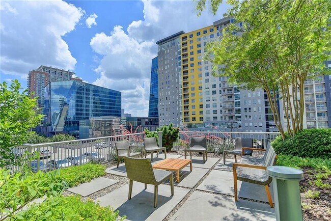 Building Photo - 44 Peachtree Pl NE
