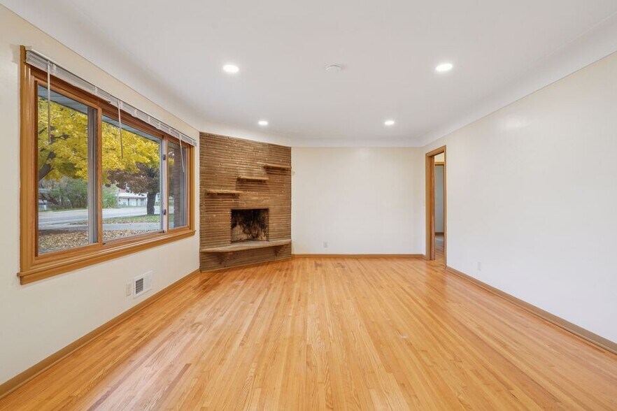 Building Photo - 3845 Douglas Dr N