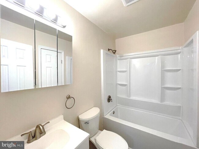 Building Photo - 22023 Valley Estates Dr