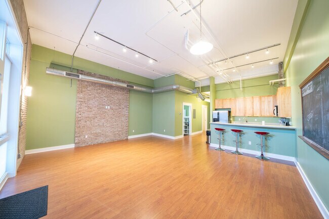 Living/Dinning - 600 Broadway Ave NW