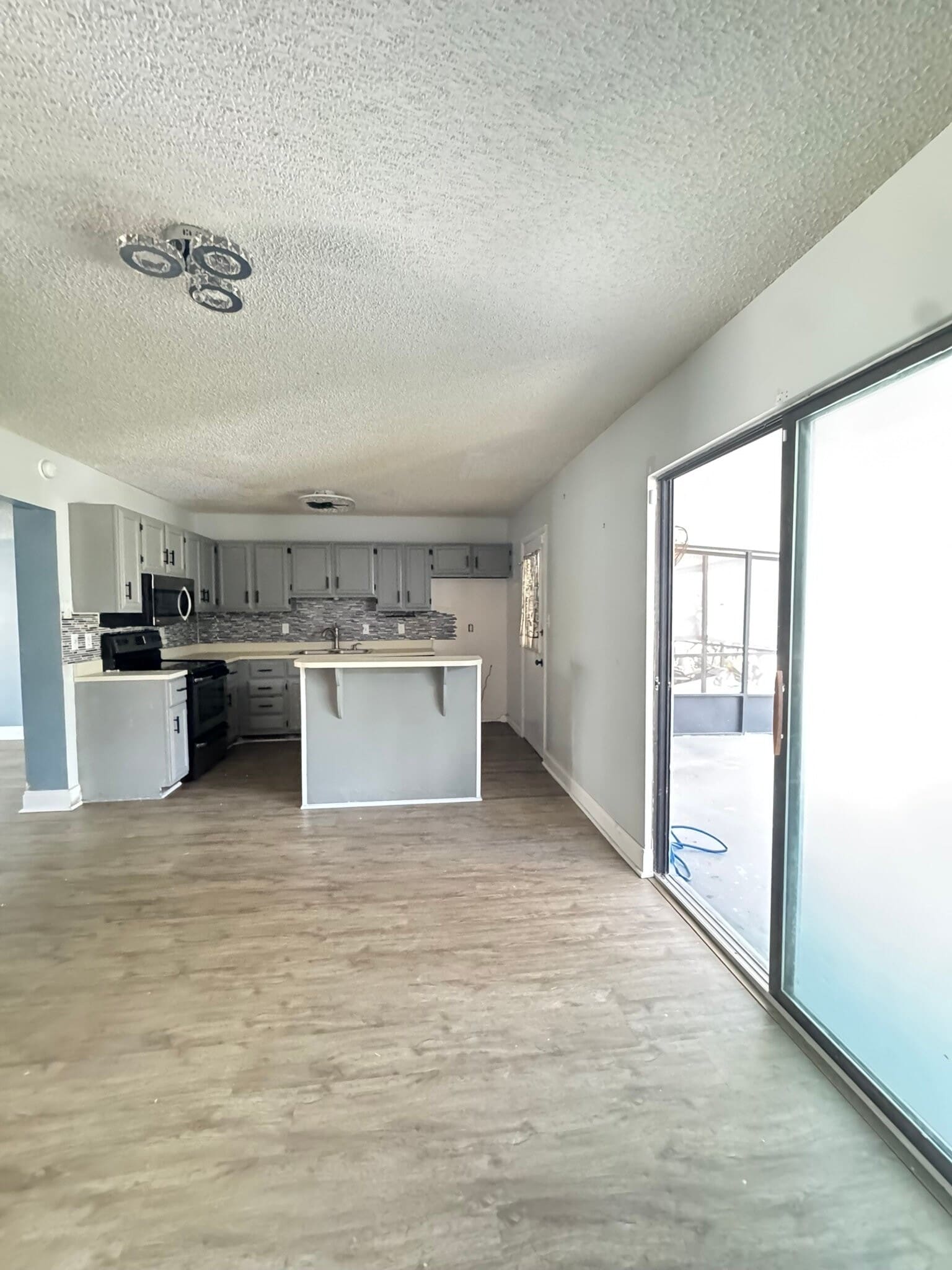Building Photo - 1413 Manor Dr NE