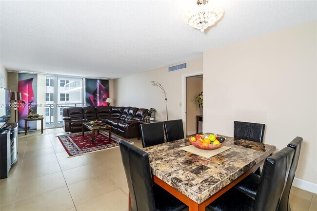 Building Photo - 2030 S Ocean Dr