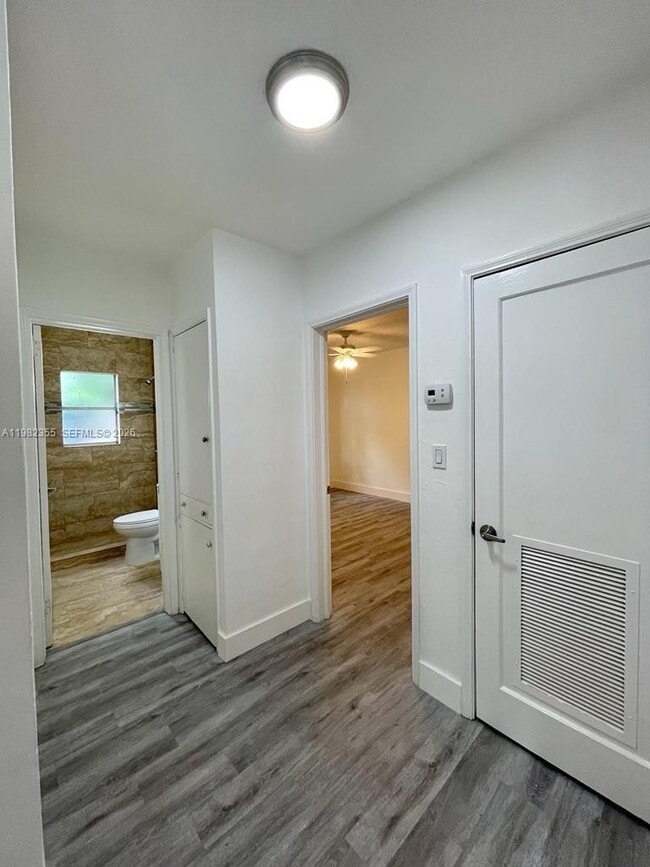 Building Photo - 820 SE 12th St