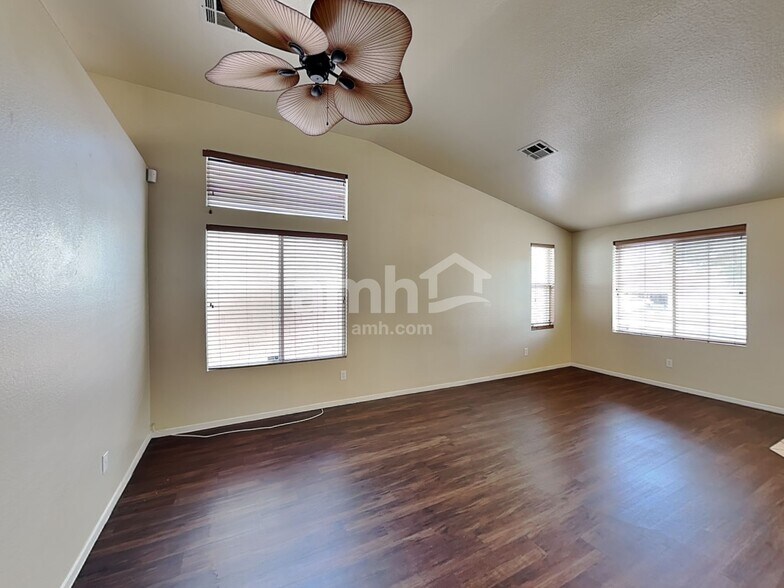 Building Photo - 710 Breezy Ridge Dr