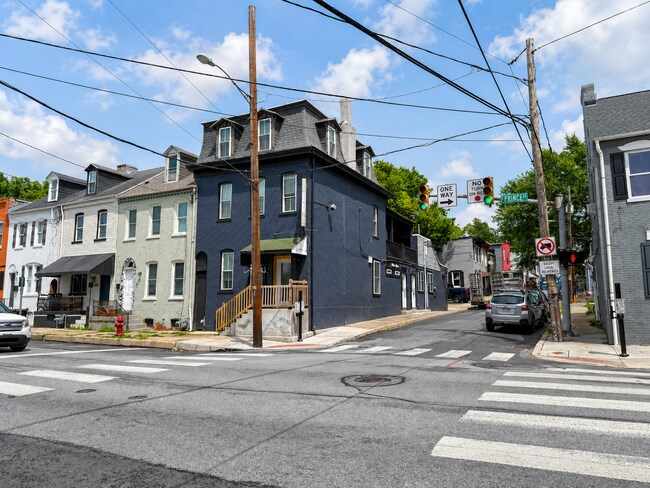 Building Photo - 463 S Prince St