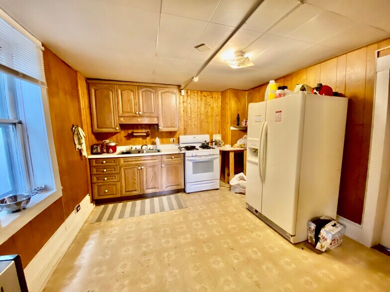 Primary Photo - 225 Jones Ave