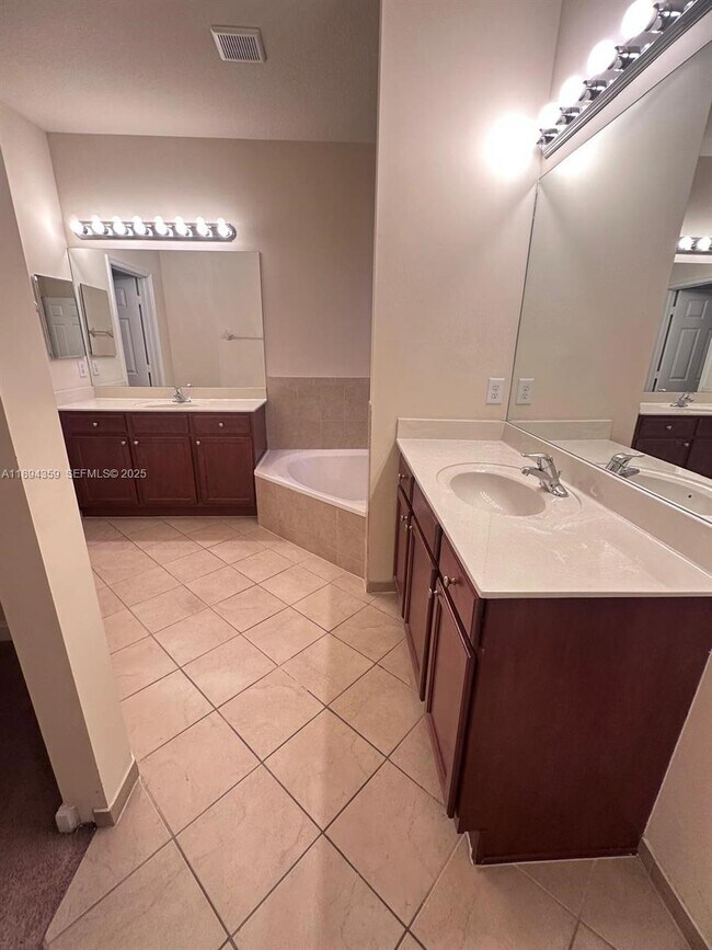 Building Photo - 15290 SW 118th Terrace