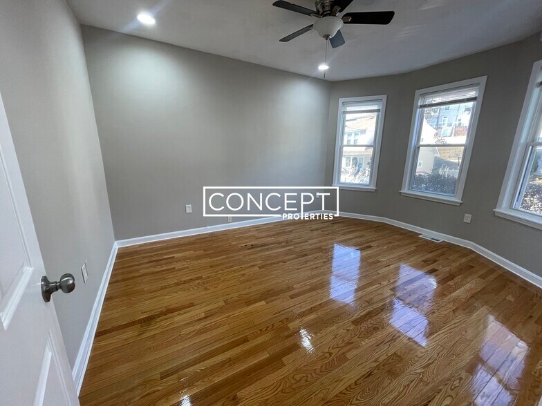 Building Photo - 68 Bellevue St