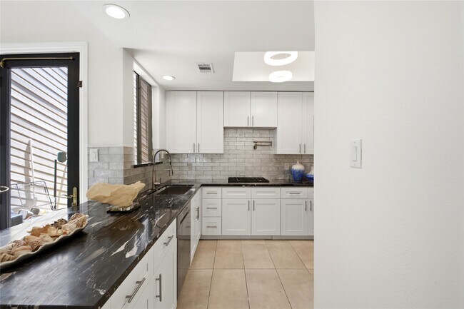 Building Photo - 9407 Denbury Way
