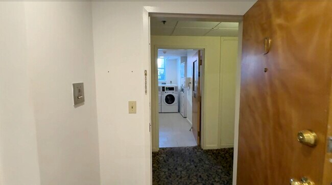 Building Photo - 117 Park Dr
