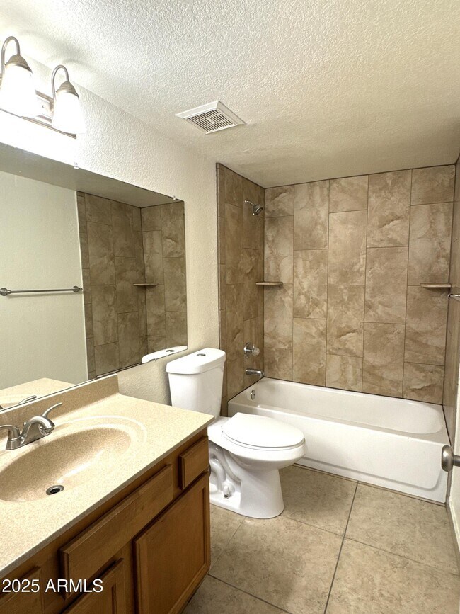 Building Photo - 925 S Longmore